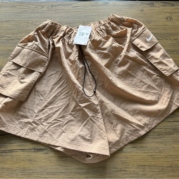 SHORTS NIKE SPORTSWEAR ESSENTIAL WOMEN'S WOVEN HIGH-RISE SHORTS - Picture 7 of 12